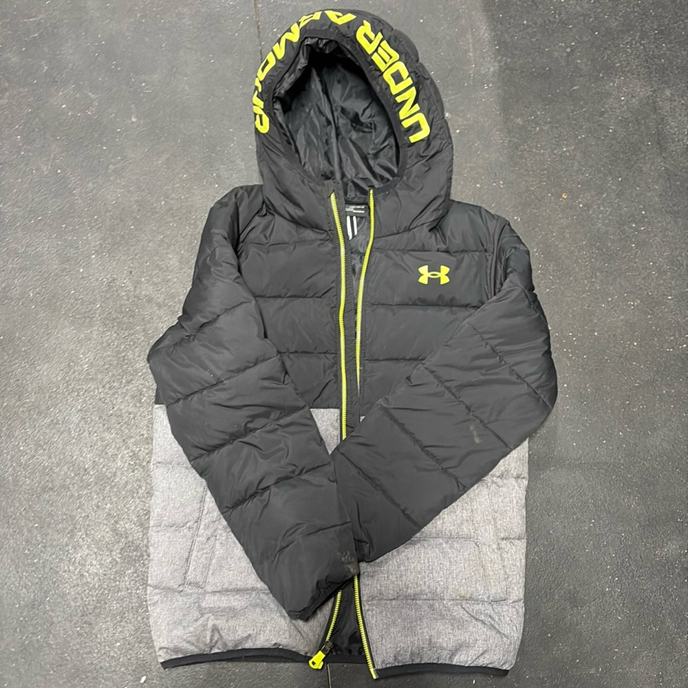 Under Armour size medium zip up puffer coat